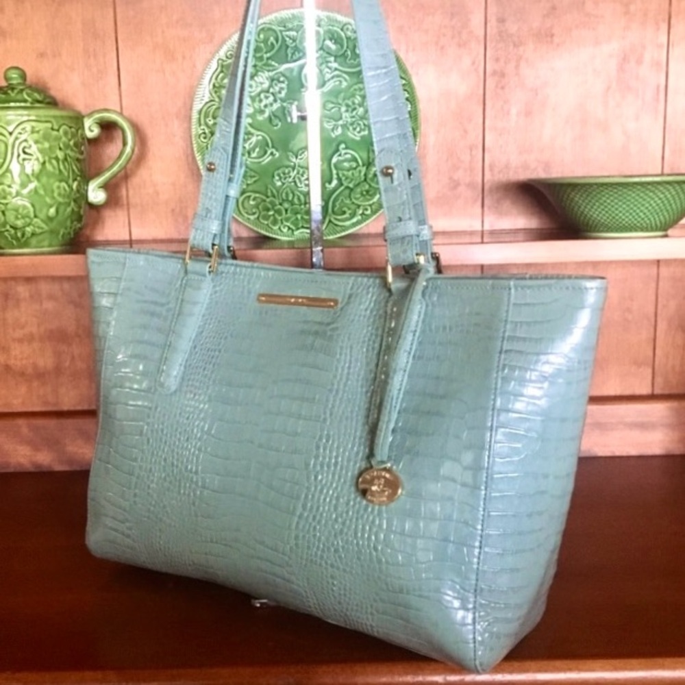 🦋💛EUC Brahmin Med. Arno Tote in Cascade Majestic💛🦋 - Picture 6 of 12